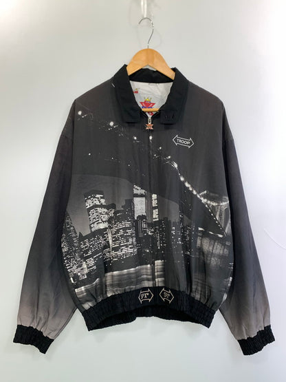 【現状渡し品】【メンズ】 SPX エスピーエックス ×TROOP トゥループ FULL GRAPHIC JACKET フル グラフィックジャケット アウター 146-260402-KS-03-min サイズ：L カラー：ブラック系 万代Net店