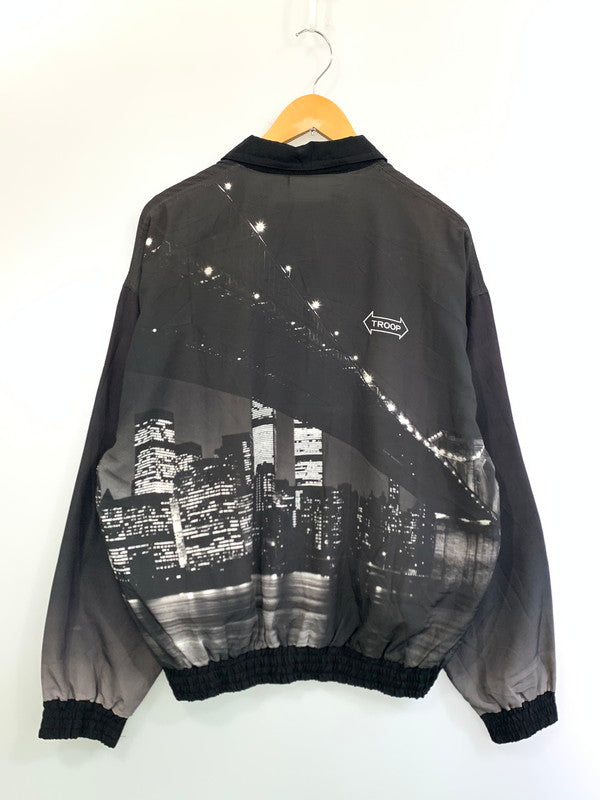 【現状渡し品】【メンズ】 SPX エスピーエックス ×TROOP トゥループ FULL GRAPHIC JACKET フル グラフィックジャケット アウター 146-260402-KS-03-min サイズ：L カラー：ブラック系 万代Net店
