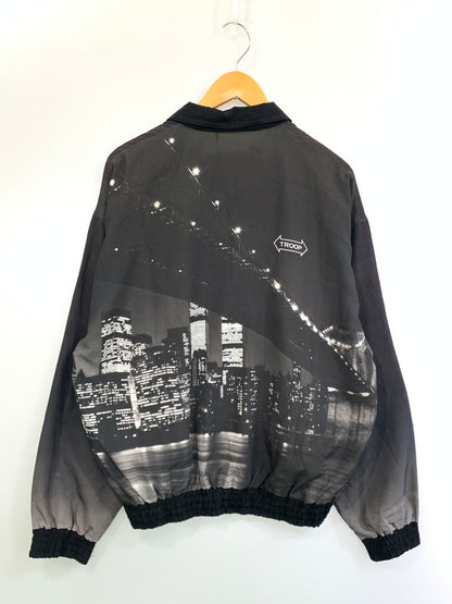 【現状渡し品】【メンズ】 SPX エスピーエックス ×TROOP トゥループ FULL GRAPHIC JACKET フル グラフィックジャケット アウター 146-260402-KS-03-min サイズ：L カラー：ブラック系 万代Net店