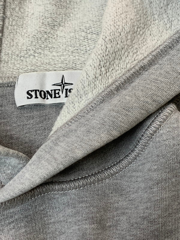 【現状渡し品】【メンズ】 STONE ISLAND ストーンアイランド 731564120 BRUSHED COTTON HOODIE ブラッシュドコットンフーディー 141-260402-zi-02-min サイズ：L カラー：グレー 万代Net店