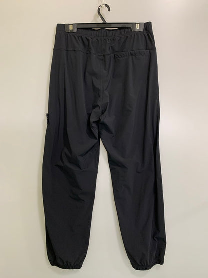 【中古品】【メンズ】 STONE ISLAND ストーンアイランド L1S153100048S0375 PATCH DETAIL TRACK PANTS パッチディテール トラックパンツ メンズ ボトムス 152-260407-KS-03-min サイズ：W32 カラー：ブラック 万代Net店