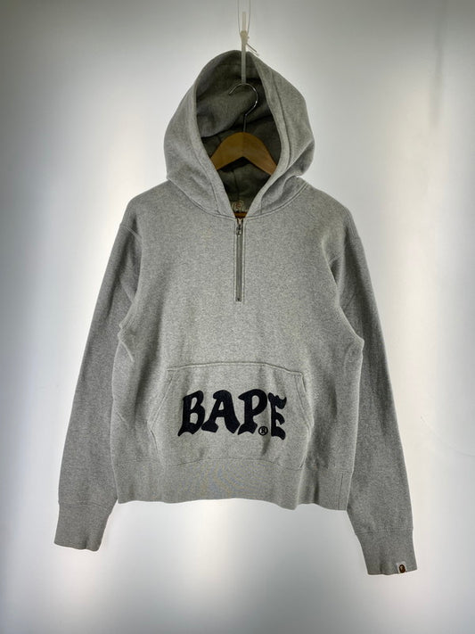 【現状渡し品】【メンズ】 A BATHING APE アベイシングエイプ HALF ZIP PULLOVER HOODIE ハーフジップ プルオーバー フーディ パーカー メンズ トップス 142-260410-KS-05-min サイズ：S カラー：グレー 万代Net店