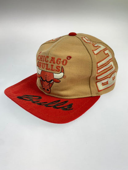 【中古品】【メンズ】 USED 90S CHICAGO BULLS MULTI COLOR SNAPBACK CAP キャップ 帽子 185-260415-AS-45-min カラー：ベージュ/レッド 万代Net店