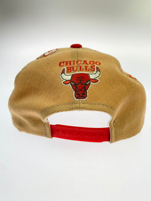 【中古品】【メンズ】 USED 90S CHICAGO BULLS MULTI COLOR SNAPBACK CAP キャップ 帽子 185-260415-AS-45-min カラー：ベージュ/レッド 万代Net店