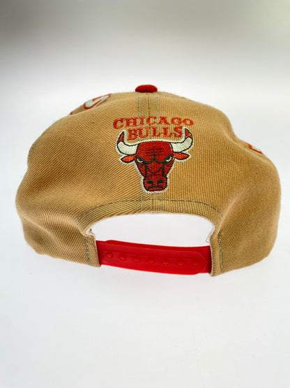 【中古品】【メンズ】 USED 90S CHICAGO BULLS MULTI COLOR SNAPBACK CAP キャップ 帽子 185-260415-AS-45-min カラー：ベージュ/レッド 万代Net店