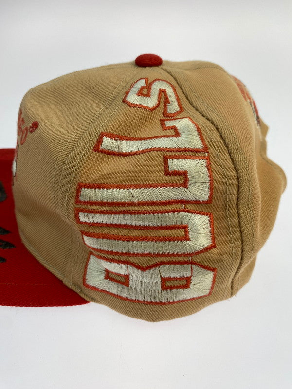 【中古品】【メンズ】 USED 90S CHICAGO BULLS MULTI COLOR SNAPBACK CAP キャップ 帽子 185-260415-AS-45-min カラー：ベージュ/レッド 万代Net店