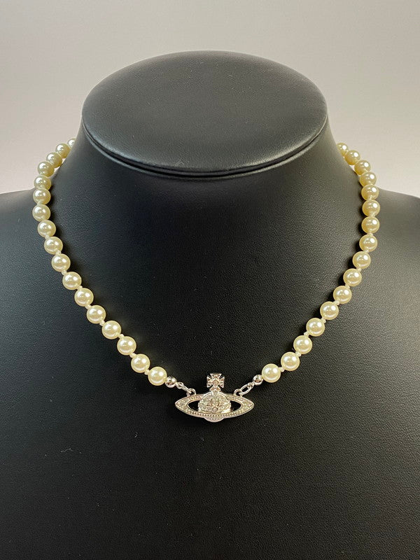 【中古品】【レディース】 Vivienne Westwood ヴィヴィアンウエストウッド 12-05-999105-51 PEARL BAS RELIEF CHOKER ネックレス アクセサリー 192-260415-AS-47-min カラー：オフホワイト/シルバー 万代Net店