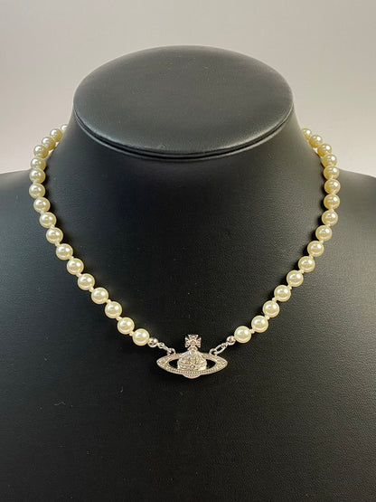 【中古品】【レディース】 Vivienne Westwood ヴィヴィアンウエストウッド 12-05-999105-51 PEARL BAS RELIEF CHOKER ネックレス アクセサリー 192-260415-AS-47-min カラー：オフホワイト/シルバー 万代Net店