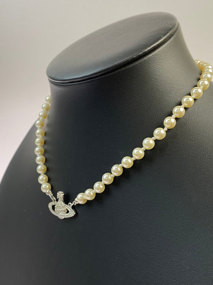 【中古品】【レディース】 Vivienne Westwood ヴィヴィアンウエストウッド 12-05-999105-51 PEARL BAS RELIEF CHOKER ネックレス アクセサリー 192-260415-AS-47-min カラー：オフホワイト/シルバー 万代Net店