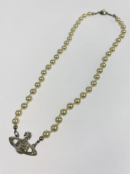 【中古品】【レディース】 Vivienne Westwood ヴィヴィアンウエストウッド 12-05-999105-51 PEARL BAS RELIEF CHOKER ネックレス アクセサリー 192-260415-AS-47-min カラー：オフホワイト/シルバー 万代Net店