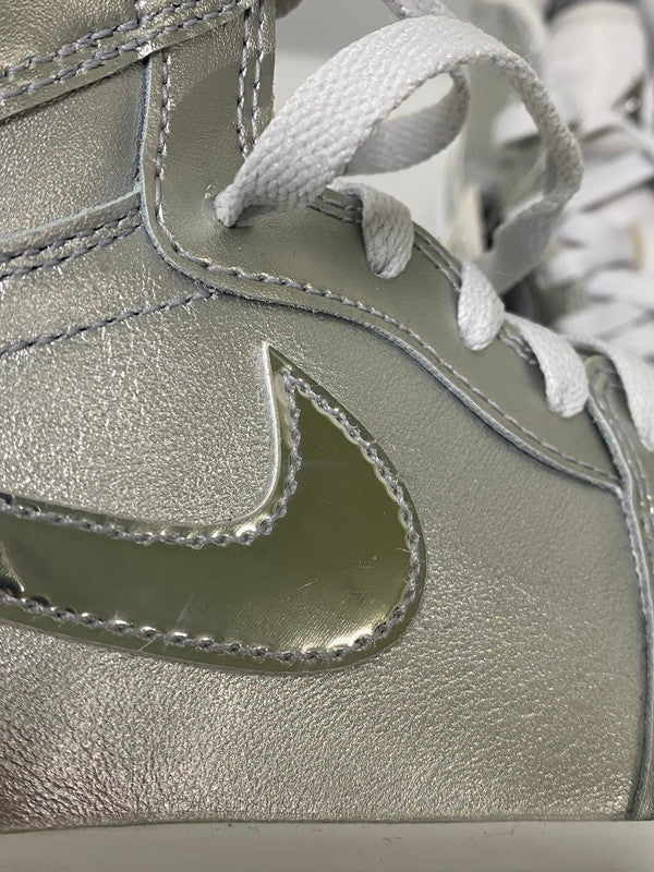 【中古美品】【メンズ】 NIKE ナイキ AIR JORDAN 1 HIGH GOLF GIFT GIVING FD6815-001 エアジョーダン1 ハイ ゴルフ ギフト ギヴィング 靴 シューズ スニーカー 160-260414-KS-18-min サイズ：27cm US9 カラー：シルバー 万代Net店