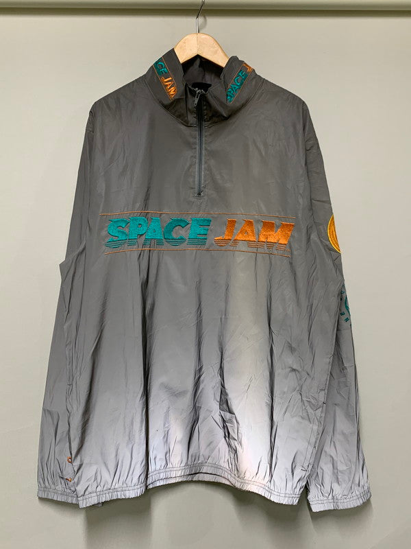 【中古品】【メンズ】 DUMBGOOD ダムグッド SPACE JAM REFLECTOR LOGO ANORAK JACKET スペース ジャム リフレクター ロゴ アノラック ジャケット メンズ アウター 142-260416-KS-01-min サイズ：XL カラー：グレー 万代Net店