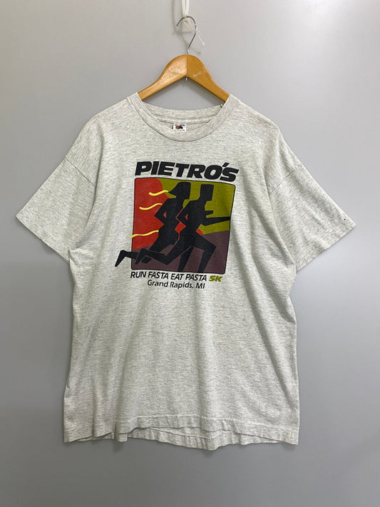 【現状渡し品】【メンズ】 USED ユーズド 90S PIETROS RUN FASTA EAT PASTA 5K TEE 90年代 プリント Tシャツ メンズ トップス ヴィンテージ 半袖 146-260720-em-26-min サイズ：XL カラー：グレー 万代Net店