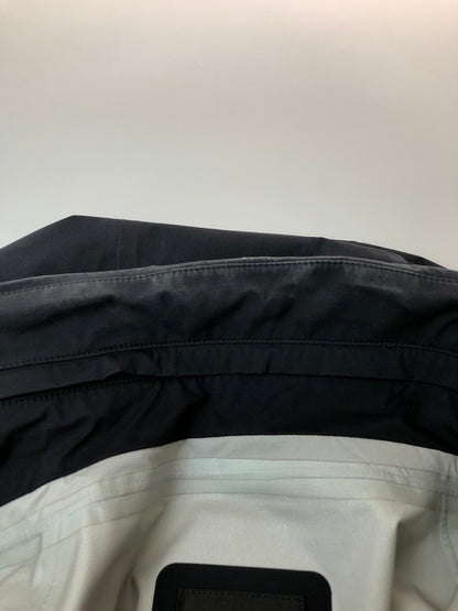 【中古品】【メンズ】 DESCENTE ALLTERRAIN デサント オルテライン HARD SHELL JACKET DAMWGC39 ハードシェルジャケット メンズ アウター 144-260416-KS-23-min サイズ：L カラー：ブラック 万代Net店