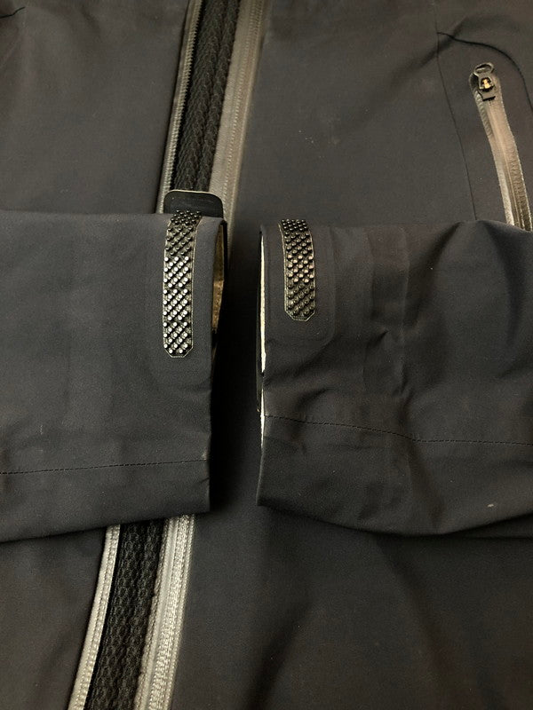 【中古品】【メンズ】 DESCENTE ALLTERRAIN デサント オルテライン HARD SHELL JACKET DAMWGC39 ハードシェルジャケット メンズ アウター 144-260416-KS-23-min サイズ：L カラー：ブラック 万代Net店
