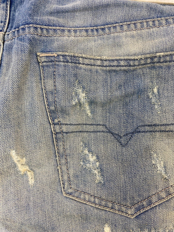 【現状渡し品】【メンズ】 DIESEL ディーゼル BUSTER JEANS 084CM バスター ジーンズ メンズ ボトムス デニムパンツ 152-260428-KS-28-min サイズ：W33 L32 カラー：ブルー 万代Net店