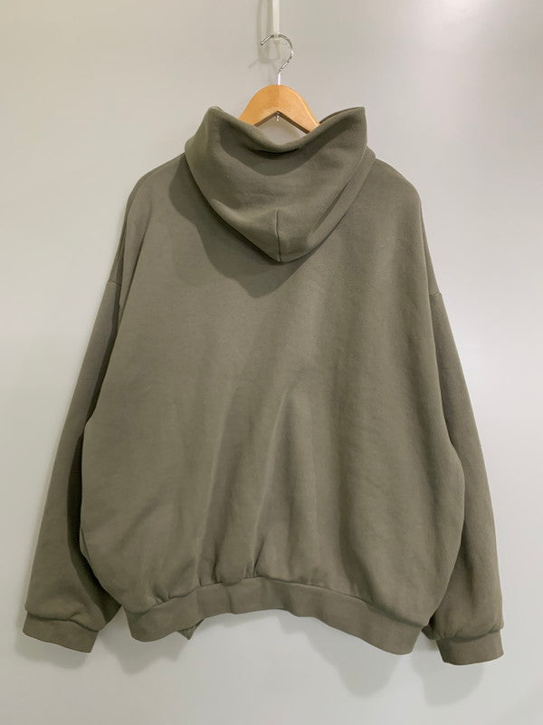 【中古品】【メンズ】 FEAR OF GOD ESSENTIALS フィア オブ ゴッド エッセンシャルズ STATE HOODIE ステート フーディー パーカー メンズ トップス 142-260424-em-35-min サイズ：S カラー：カーキ 万代Net店