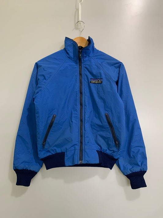 【現状渡し品】【メンズ】 PATAGONIA パタゴニア 80S デカタグ SHELLED SYNCHILLA JACKET 1980年代 シェルド シンチラ ジャケット メンズ アウター 144-260421-KS-22-min カラー：ブルー 万代Net店