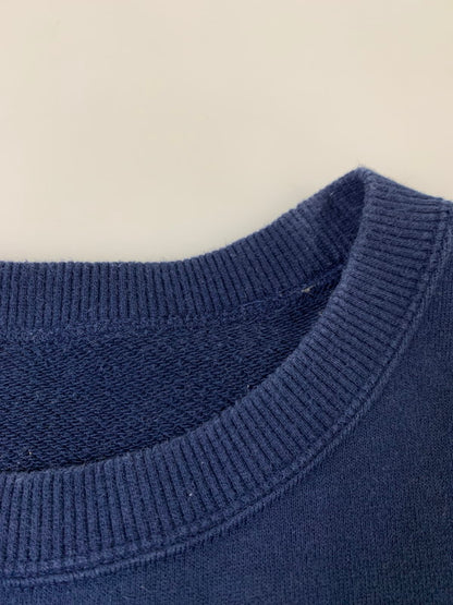【中古品】【メンズ】 UNIFORM EXPERIMENT ユニフォームエクスペリメント FRAGMENT DESIGN SWEAT SHIRT UE-230002 23SS フラグメントデザイン スウェットシャツ 長袖 トレーナー メンズ トップス 142-260424-em-25-min カラー：ネイビー 万代Net店