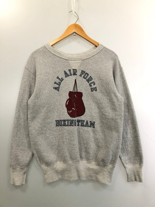 【中古品】【メンズ】 DUBBLE WORKS ダブルワークス 3段ロゴ ALL AIR FORCE BOXING TEAM 前V SWEAT スウェット 145-260426-zi-09-min サイズ：M カラー：グレー 万代Net店