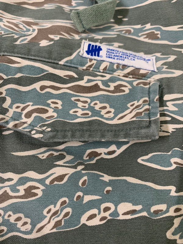 【中古品】【メンズ】 UNDEFEATED アンディフィーテッド CARGO PANTS カーゴパンツ メンズ ボトムス 153-260424-em-31-min サイズ：W30 カラー：グリーン系 万代Net店