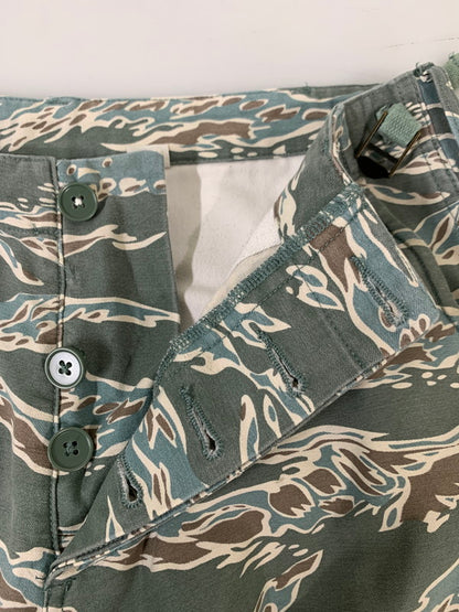 【中古品】【メンズ】 UNDEFEATED アンディフィーテッド CARGO PANTS カーゴパンツ メンズ ボトムス 153-260424-em-31-min サイズ：W30 カラー：グリーン系 万代Net店