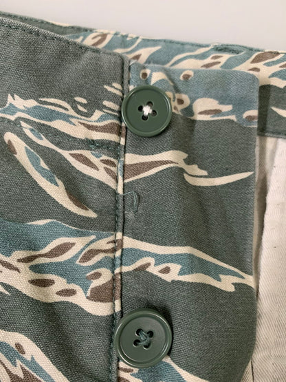 【中古品】【メンズ】 UNDEFEATED アンディフィーテッド CARGO PANTS カーゴパンツ メンズ ボトムス 153-260424-em-31-min サイズ：W30 カラー：グリーン系 万代Net店