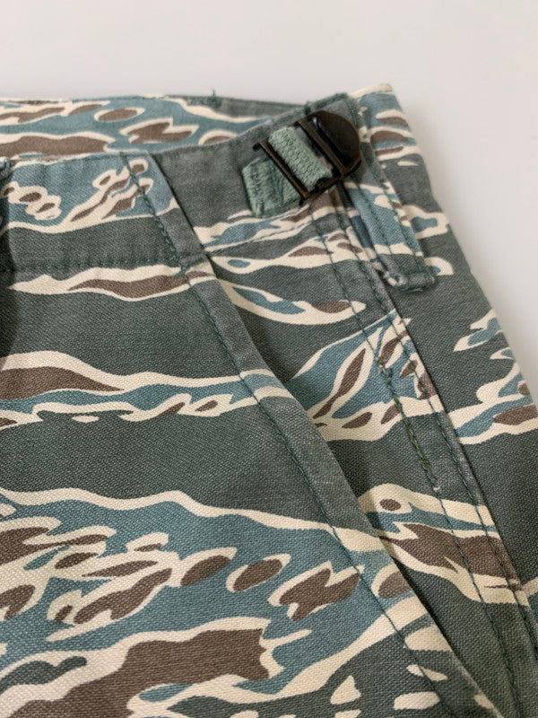 【中古品】【メンズ】 UNDEFEATED アンディフィーテッド CARGO PANTS カーゴパンツ メンズ ボトムス 153-260424-em-31-min サイズ：W30 カラー：グリーン系 万代Net店