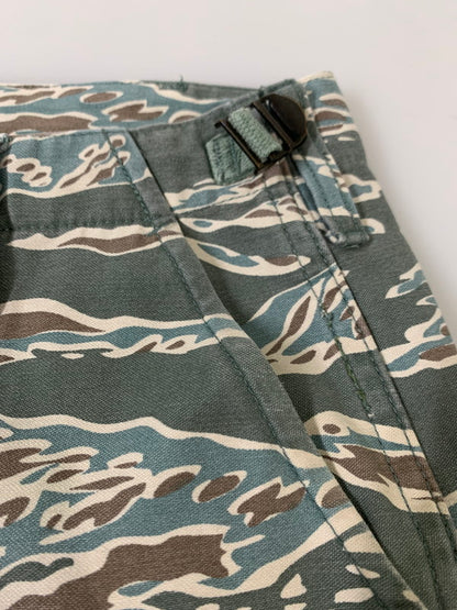 【中古品】【メンズ】 UNDEFEATED アンディフィーテッド CARGO PANTS カーゴパンツ メンズ ボトムス 153-260424-em-31-min サイズ：W30 カラー：グリーン系 万代Net店