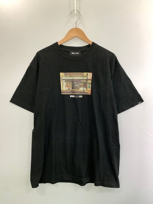 【中古品】【メンズ】 WIND AND SEA ウィンダンシー PRINT S S TEE WDS-CS-356 プリント 半袖Tシャツ メンズ トップス ショートスリーブ 142-260518-em-14-min サイズ：L カラー：ブラック 万代Net店