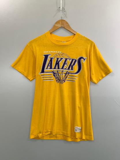 【現状渡し品】【メンズ】 LAKERS レイカーズ 80-90'S PRINT TEE 半袖Tシャツ ショートスリーブ ヴィンテージ 146-260719-AS-59-min サイズ：L カラー：イエロー 万代Net店