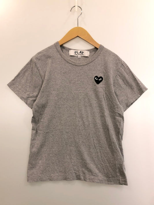 【中古品】【メンズ】 PLAY COMME des GARCONS プレイコムデギャルソン T-SHIRT WITH BLACK EMBLEM AX-T076 Tシャツ ウィズ ブラックエンブレム 半袖 トップス 140-260429-kk-46-min サイズ：XS カラー：グレー 万代Net店