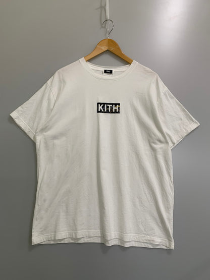 【中古品】【メンズ】 KITH キス PRAY FOR NOTO TEE WHITE プレイ フォー ノト 半袖Tシャツ チャリティー 能登半島地震 メンズ トップス 142-260430-em-37-min サイズ：XL カラー：ホワイト 万代Net店