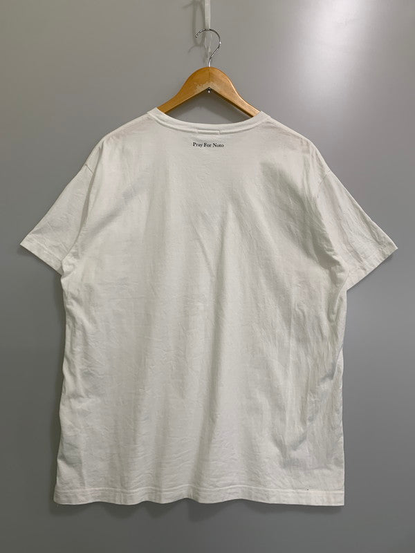 【中古品】【メンズ】 KITH キス PRAY FOR NOTO TEE WHITE プレイ フォー ノト 半袖Tシャツ チャリティー 能登半島地震 メンズ トップス 142-260430-em-37-min サイズ：XL カラー：ホワイト 万代Net店