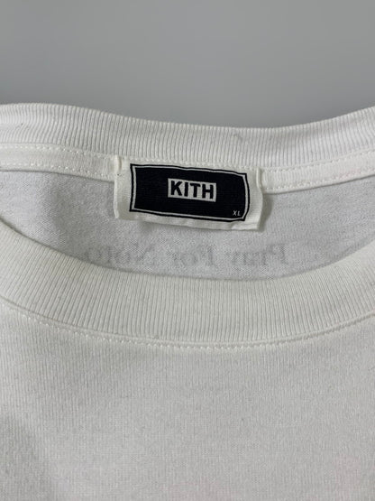 【中古品】【メンズ】 KITH キス PRAY FOR NOTO TEE WHITE プレイ フォー ノト 半袖Tシャツ チャリティー 能登半島地震 メンズ トップス 142-260430-em-37-min サイズ：XL カラー：ホワイト 万代Net店