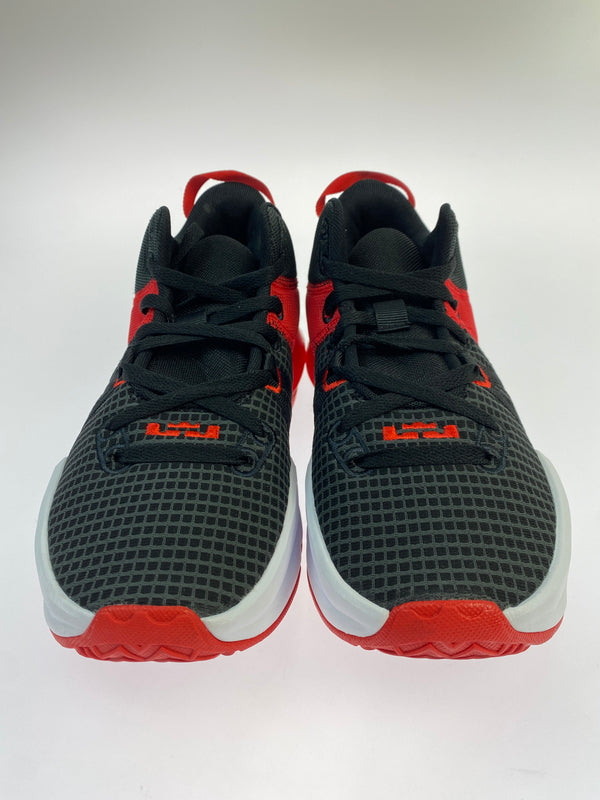【中古品】【メンズ】 NIKE ナイキ LEBRON WITNESS 7 DM1123-005 レブロン ウィットネス7 スニーカー メンズ シューズ 靴 160-260505-em-06-min サイズ：26.5cm カラー：ブラック/ユニバーシティレッド/ホワイト 万代Net店