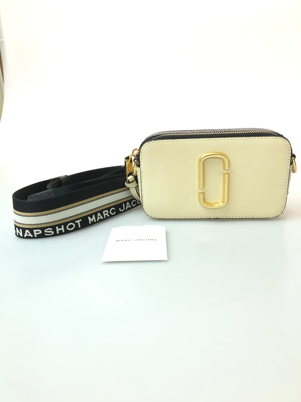 【中古品】【メンズ/レディース】 MARC JACOBS マークジェイコブス THE SNAPSHOT M0012007 ザ スナップショット ショルダーバッグ カメラバッグ 188-260519-em-10-min カラー：ベージュ/ブラック 万代Net店