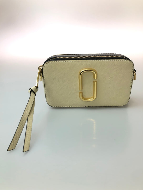 【中古品】【メンズ/レディース】 MARC JACOBS マークジェイコブス THE SNAPSHOT M0012007 ザ スナップショット ショルダーバッグ カメラバッグ 188-260519-em-10-min カラー：ベージュ/ブラック 万代Net店