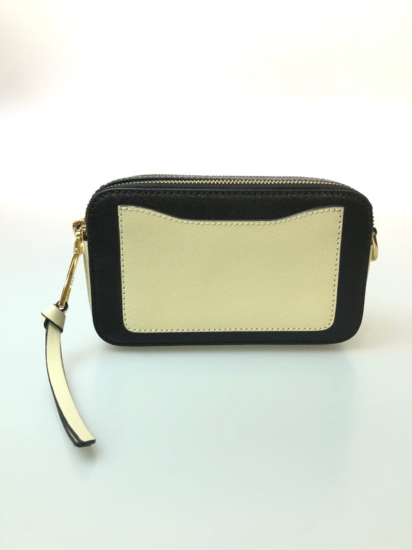 【中古品】【メンズ/レディース】 MARC JACOBS マークジェイコブス THE SNAPSHOT M0012007 ザ スナップショット ショルダーバッグ カメラバッグ 188-260519-em-10-min カラー：ベージュ/ブラック 万代Net店