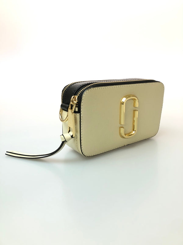 【中古品】【メンズ/レディース】 MARC JACOBS マークジェイコブス THE SNAPSHOT M0012007 ザ スナップショット ショルダーバッグ カメラバッグ 188-260519-em-10-min カラー：ベージュ/ブラック 万代Net店
