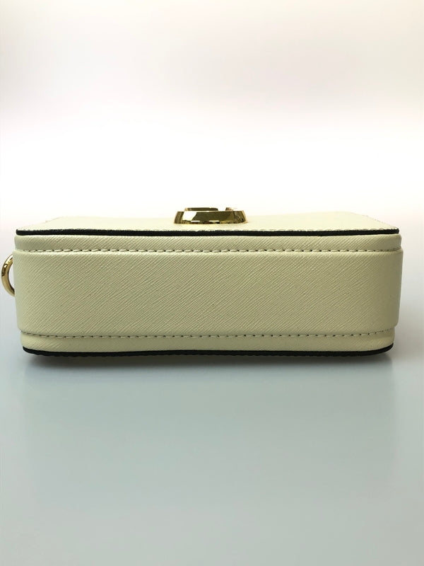 【中古品】【メンズ/レディース】 MARC JACOBS マークジェイコブス THE SNAPSHOT M0012007 ザ スナップショット ショルダーバッグ カメラバッグ 188-260519-em-10-min カラー：ベージュ/ブラック 万代Net店