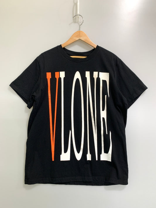 【中古品】【メンズ】 VLONE ヴィーロン LOGO TEE ロゴ ティー 半袖Tシャツ メンズ トップス 142-260505-em-38-min サイズ：L カラー：ブラック 万代Net店