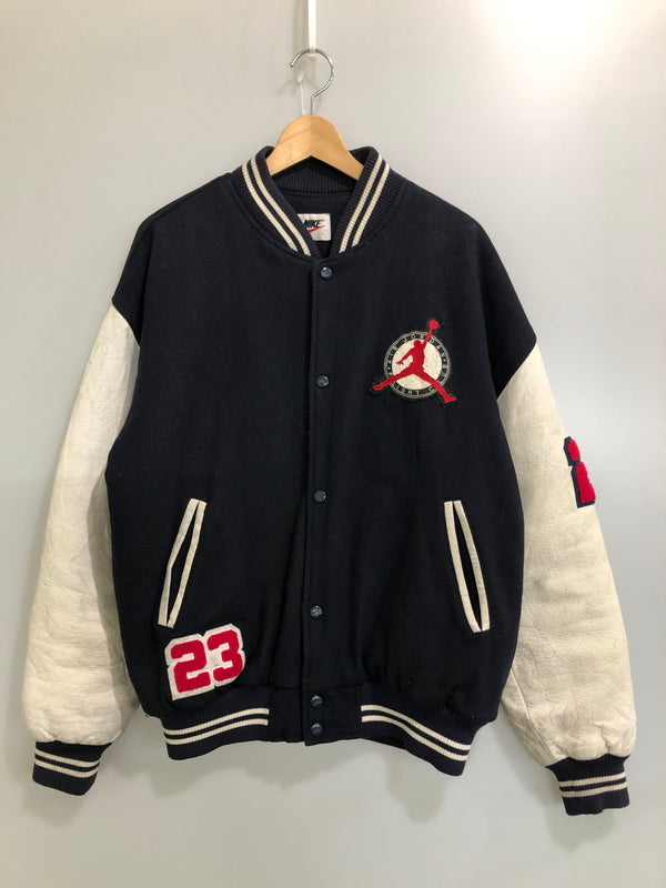 【現状渡し品】【メンズ】 NIKE ナイキ 90S AIR JORDAN FLIGHT CLOB STADIUM JACKET 90年代 エアジョーダン スタジアムジャケット メンズ アウター スタジャン 146-260510-em-38-min サイズ：L カラー：ネイビー/ホワイト 万代Net店
