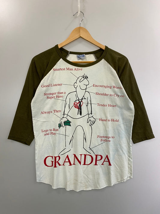 【現状渡し品】【メンズ】 TULTEX タルテックス GRANDPA PRINT TEE グランパ プリント Tシャツ メンズ トップス メッセージ 146-260521-em-30-min カラー：カーキ/ホワイト 万代Net店