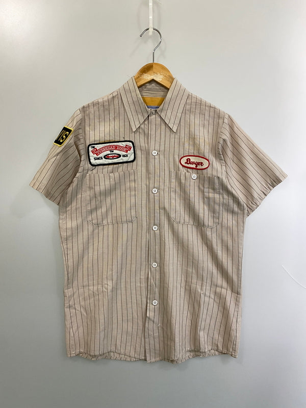 【現状渡し品】【メンズ】 ATLAS COVERALL アトラス カバーオール ＆ UNIFORM SUPPLY ユニフォーム サプライ SS WORK SHIRT ショートスリーブ ワークシャツ メンズ 半袖シャツ 146-260717-em-46-min カラー：ベージュ系 万代Net店