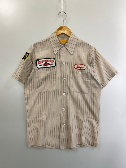 【現状渡し品】【メンズ】 ATLAS COVERALL アトラス カバーオール ＆ UNIFORM SUPPLY ユニフォーム サプライ SS WORK SHIRT ショートスリーブ ワークシャツ メンズ 半袖シャツ 146-260717-em-46-min カラー：ベージュ系 万代Net店