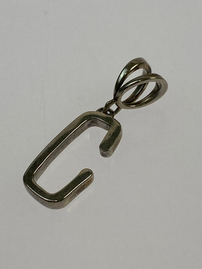 【中古品】【メンズ/レディース】 STUSSY ステューシー SILVER ALPHABET PENDANT ”C” シルバー アルファベット ペンダントトップ 192-260713-KS-22-min カラー：シルバー 万代Net店