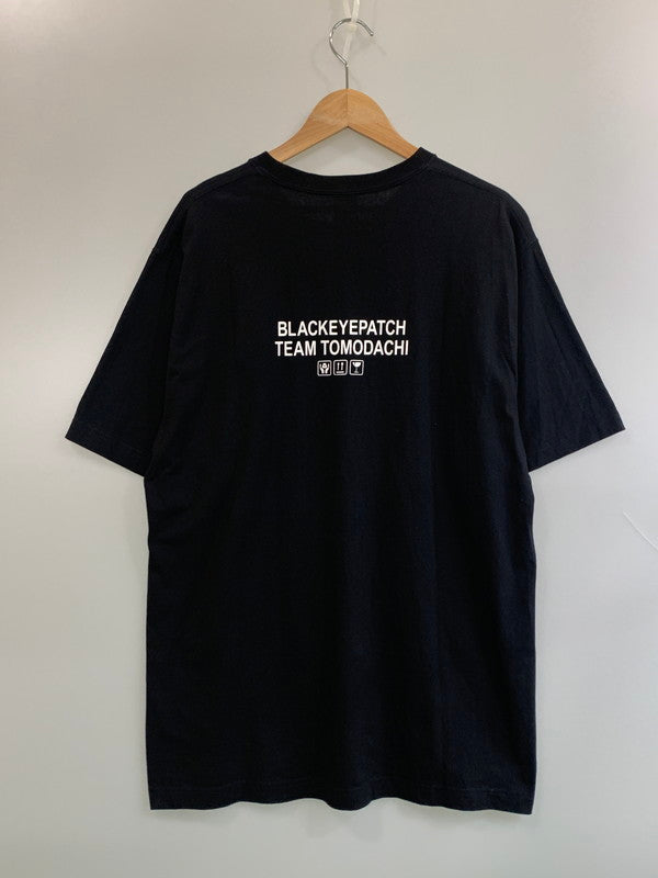 【中古品】【メンズ】 THE BLACK EYE PATCH ザ ブラック アイ パッチ TEAM TOMODACHI LABEL RHINESTONE TEE チーム トモダチ レーベル ラインストーン ティー メンズ 半袖 ショートスリーブ 142-260630-hu-10-min サイズ：XL カラー：ブラック 万代Net店