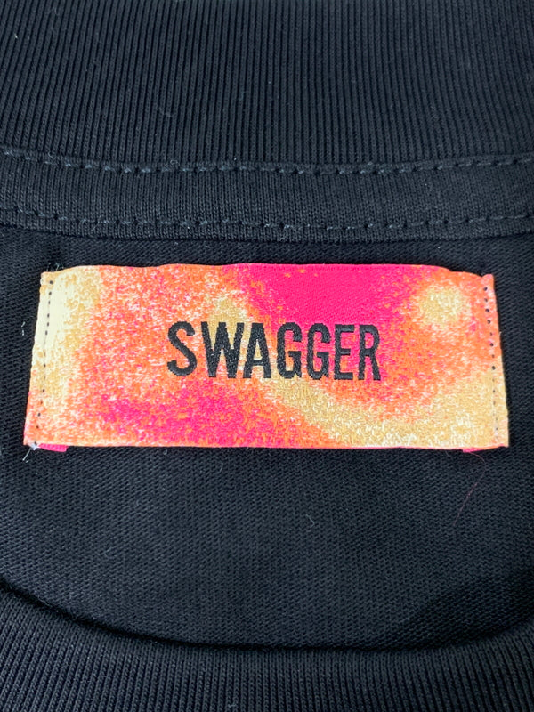 【中古品】【メンズ】 SWAGGER スワッガー SWAGGER LOGO TEE SWG23-TS08 スワッガー ロゴ ティーシャツ トップス 142-260522-SH-25-min サイズ：XL カラー：ブラック 万代Net店