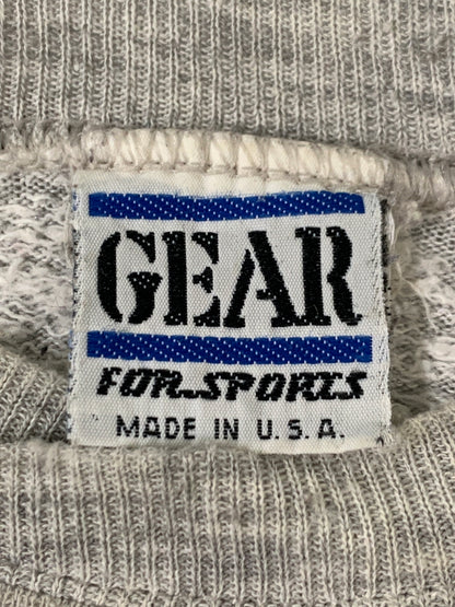 【現状渡し品】【メンズ】 GEAR FOR SPORTS ギアフォースポーツ 90S COLLEGE LOGO CREW SWEATカレッジロゴ クルーネック スウェットシャツ トレーナー 146-260615-kt-10-min サイズ：サイズ不明 カラー：グレー 万代Net店
